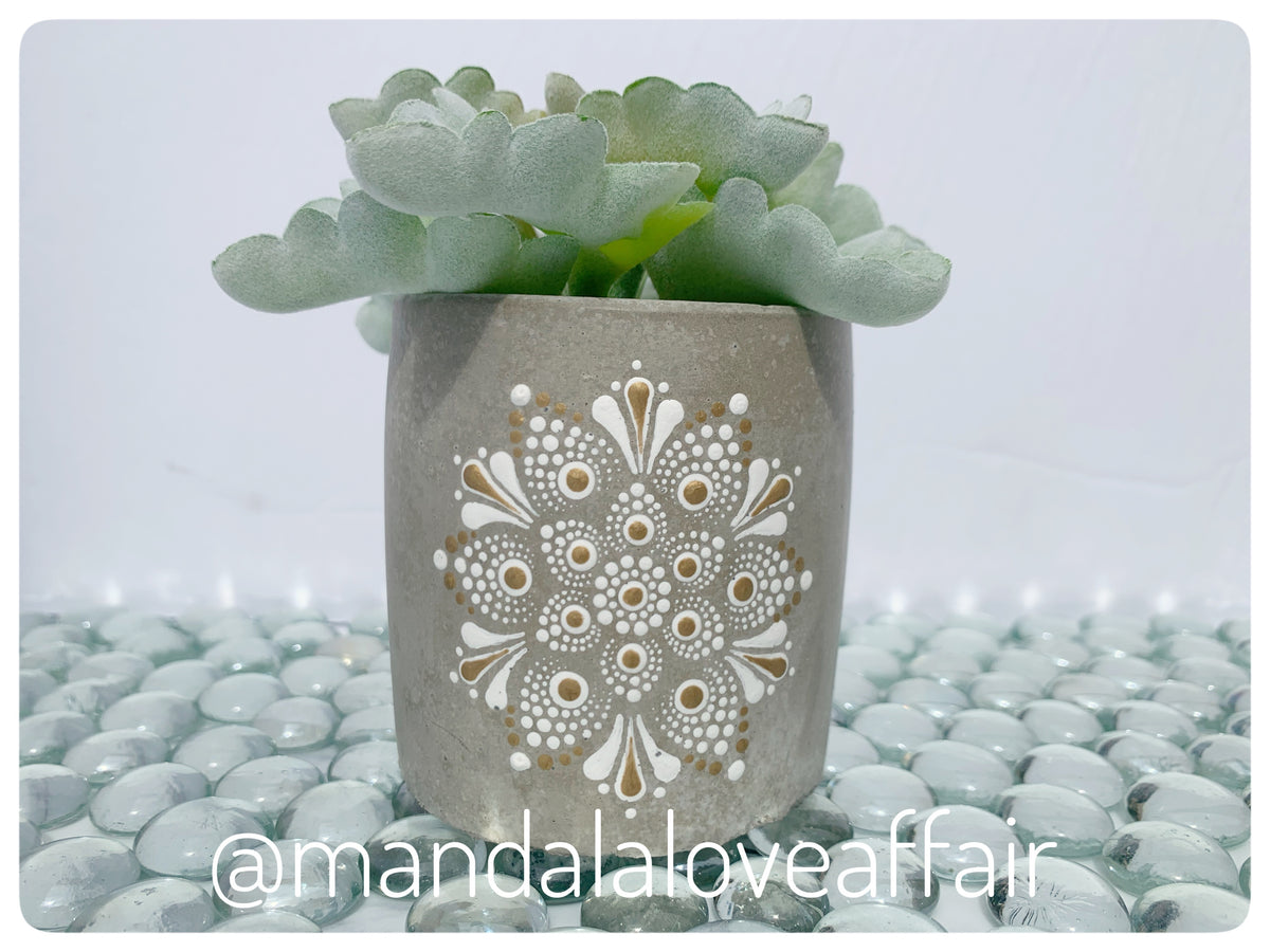 Dot Mandala Cement Planter - White & Gold – MandalaLoveAffairCanada